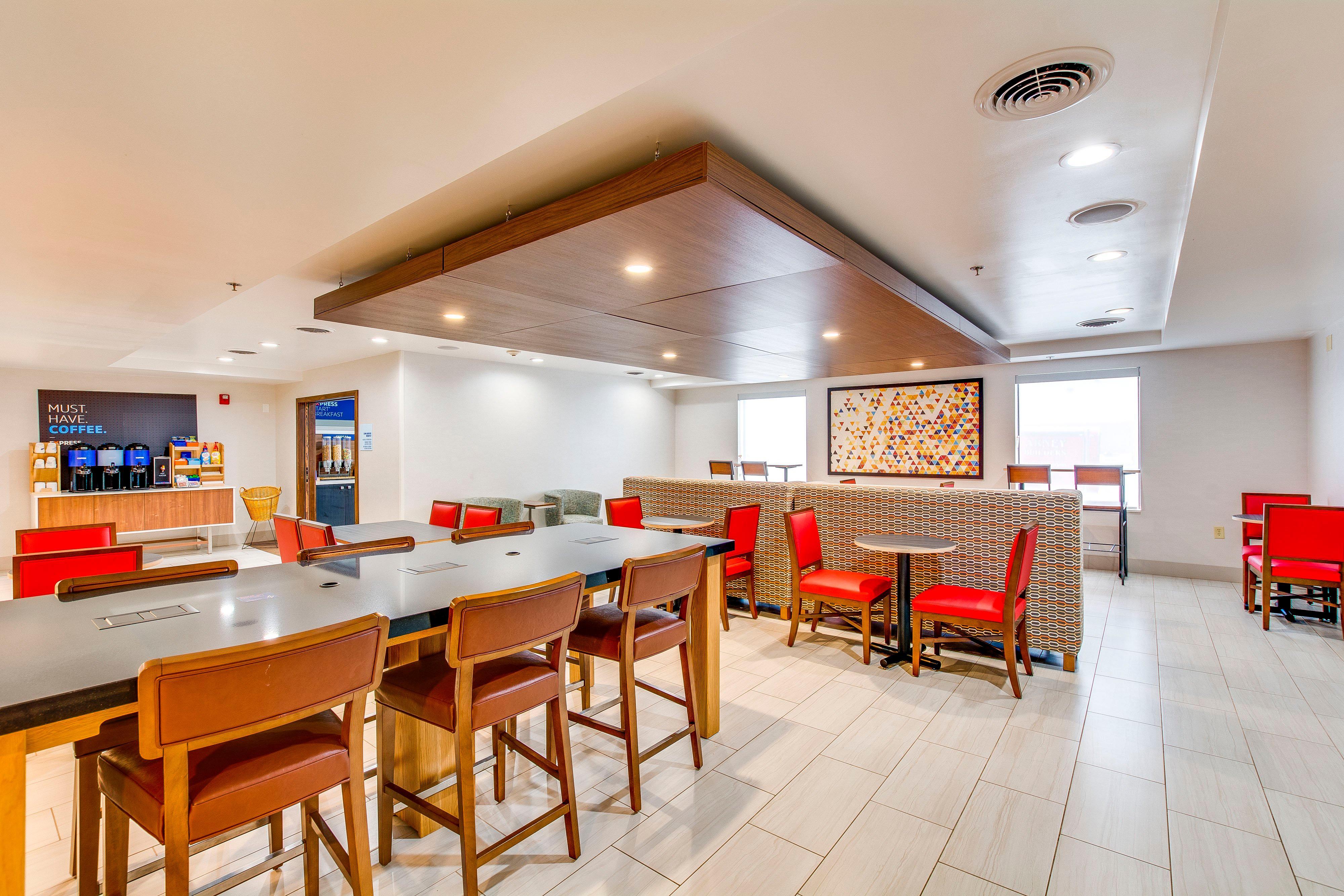 Holiday Inn Express Вінсенс Екстер'єр фото