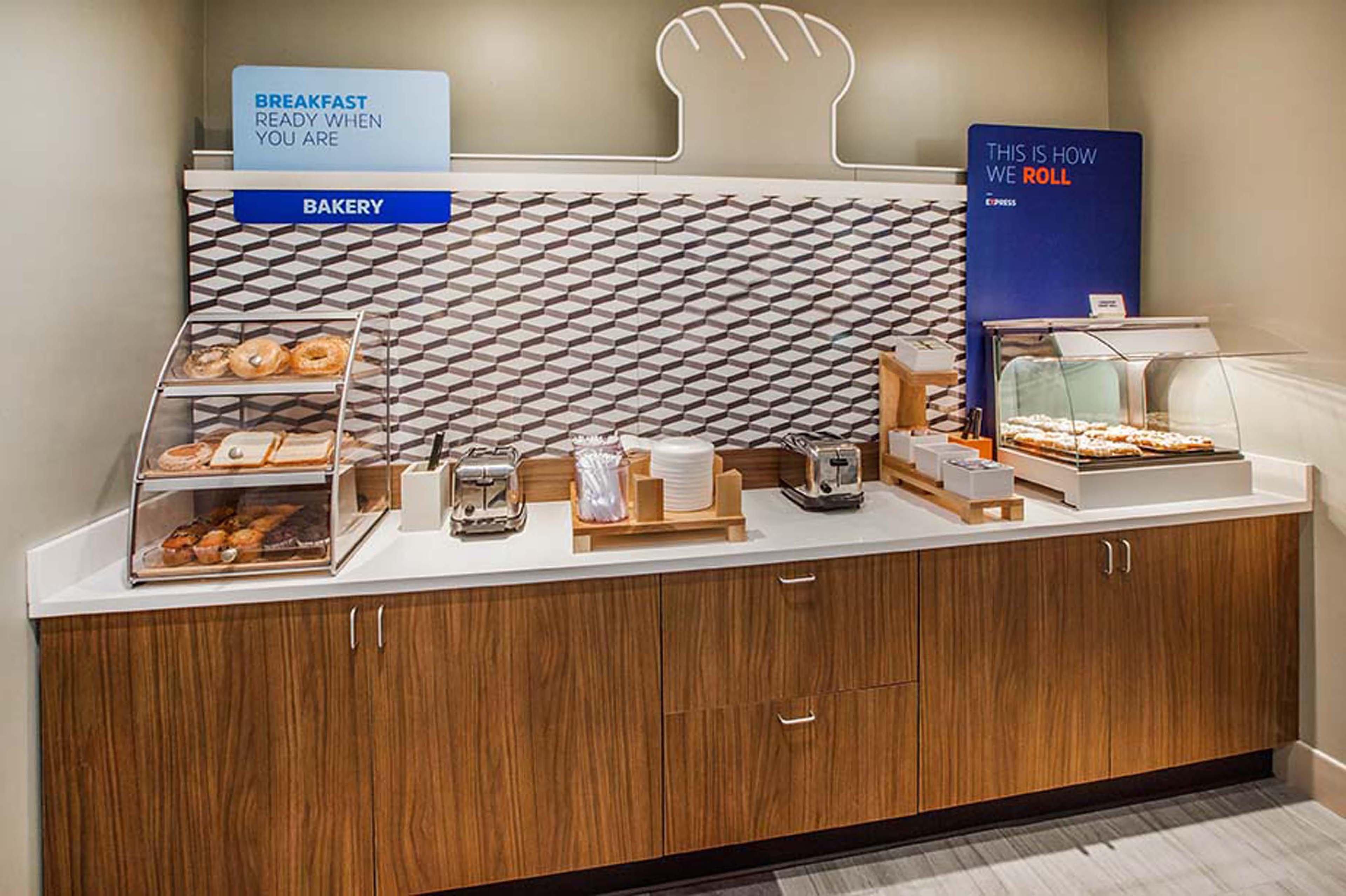 Holiday Inn Express Вінсенс Екстер'єр фото