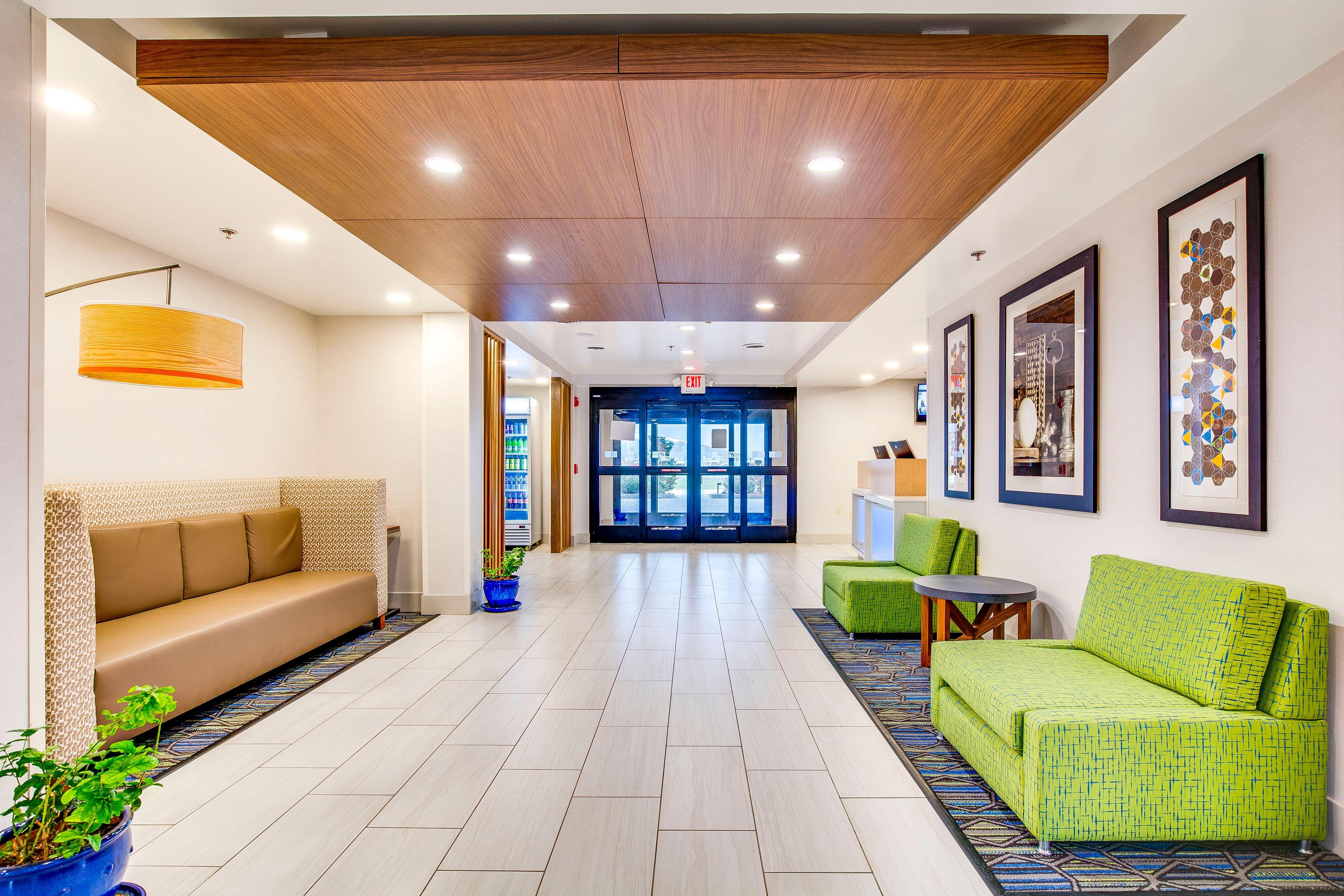Holiday Inn Express Вінсенс Екстер'єр фото