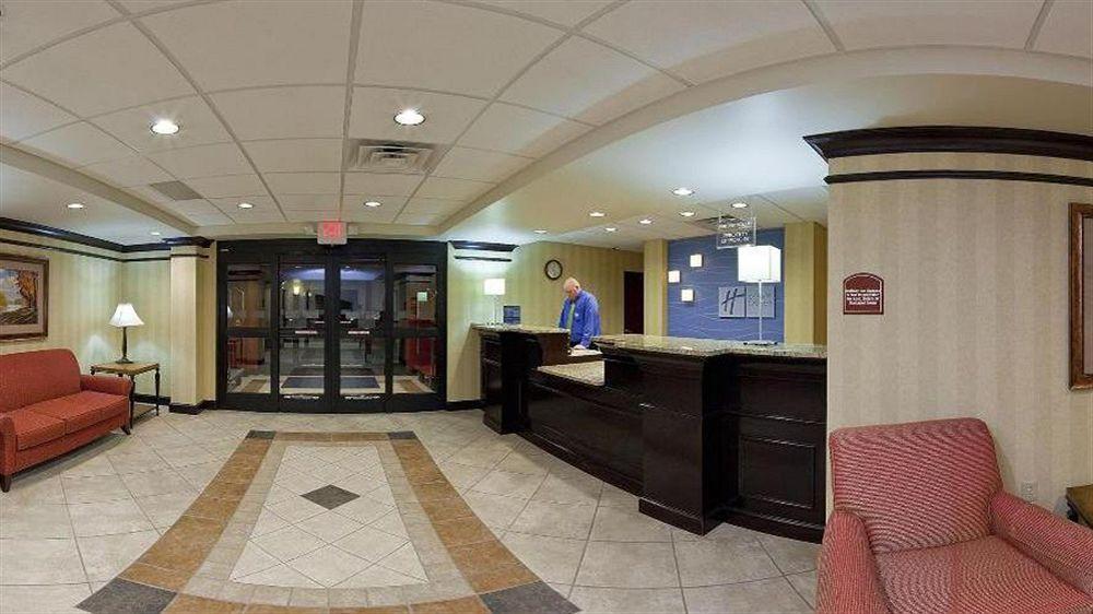 Holiday Inn Express Вінсенс Екстер'єр фото