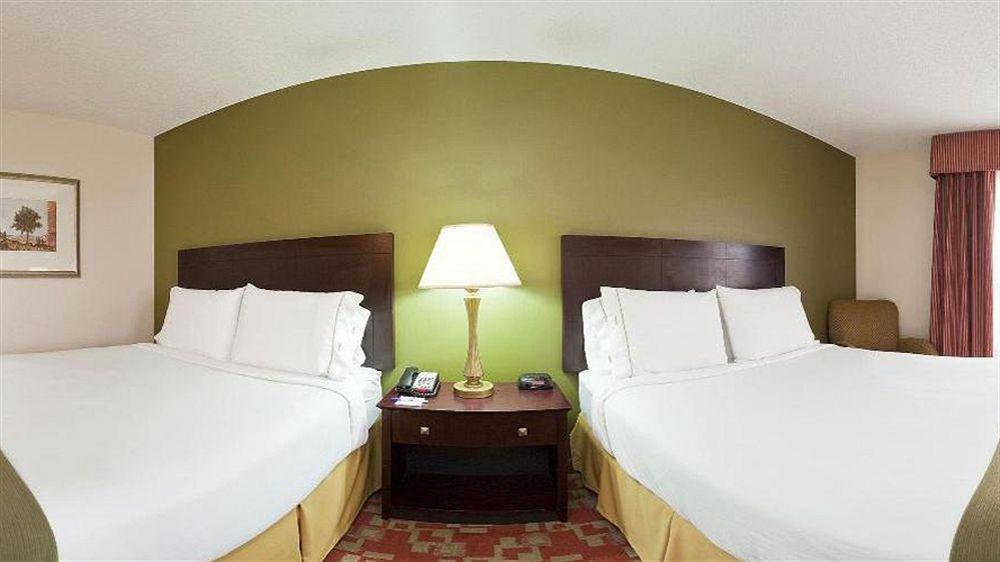 Holiday Inn Express Вінсенс Екстер'єр фото