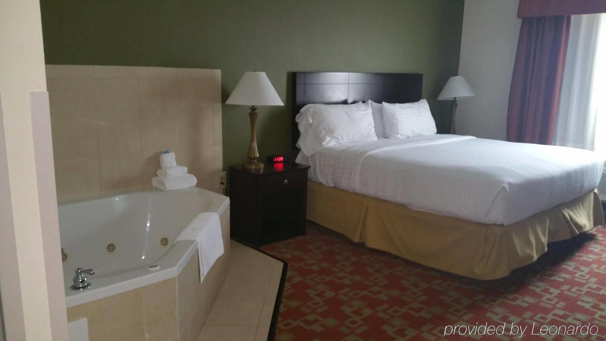 Holiday Inn Express Вінсенс Екстер'єр фото