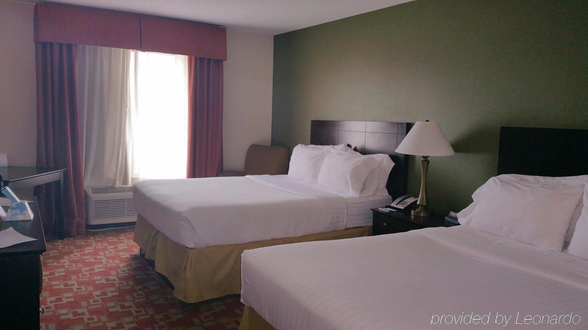 Holiday Inn Express Вінсенс Екстер'єр фото