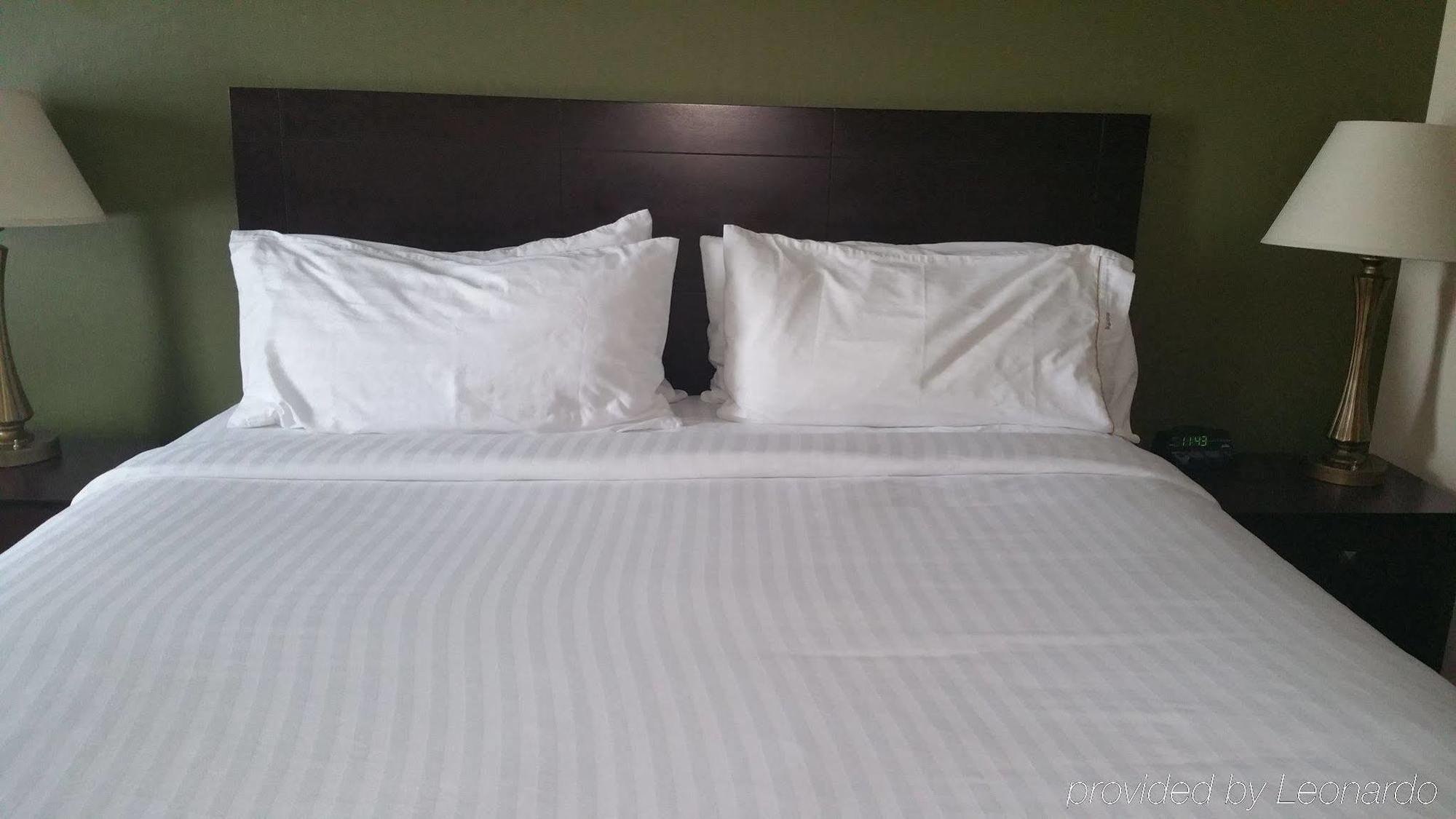 Holiday Inn Express Вінсенс Екстер'єр фото