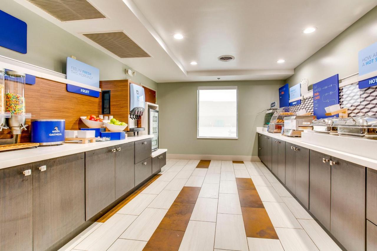 Holiday Inn Express Вінсенс Екстер'єр фото